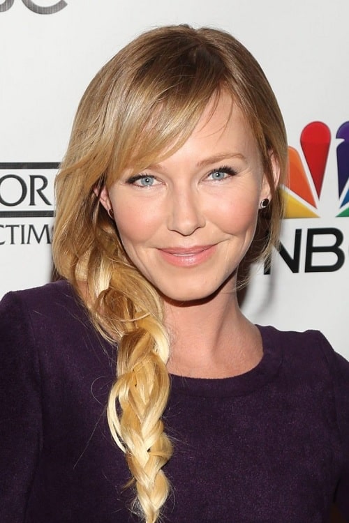 A picture of Kelli Giddish.